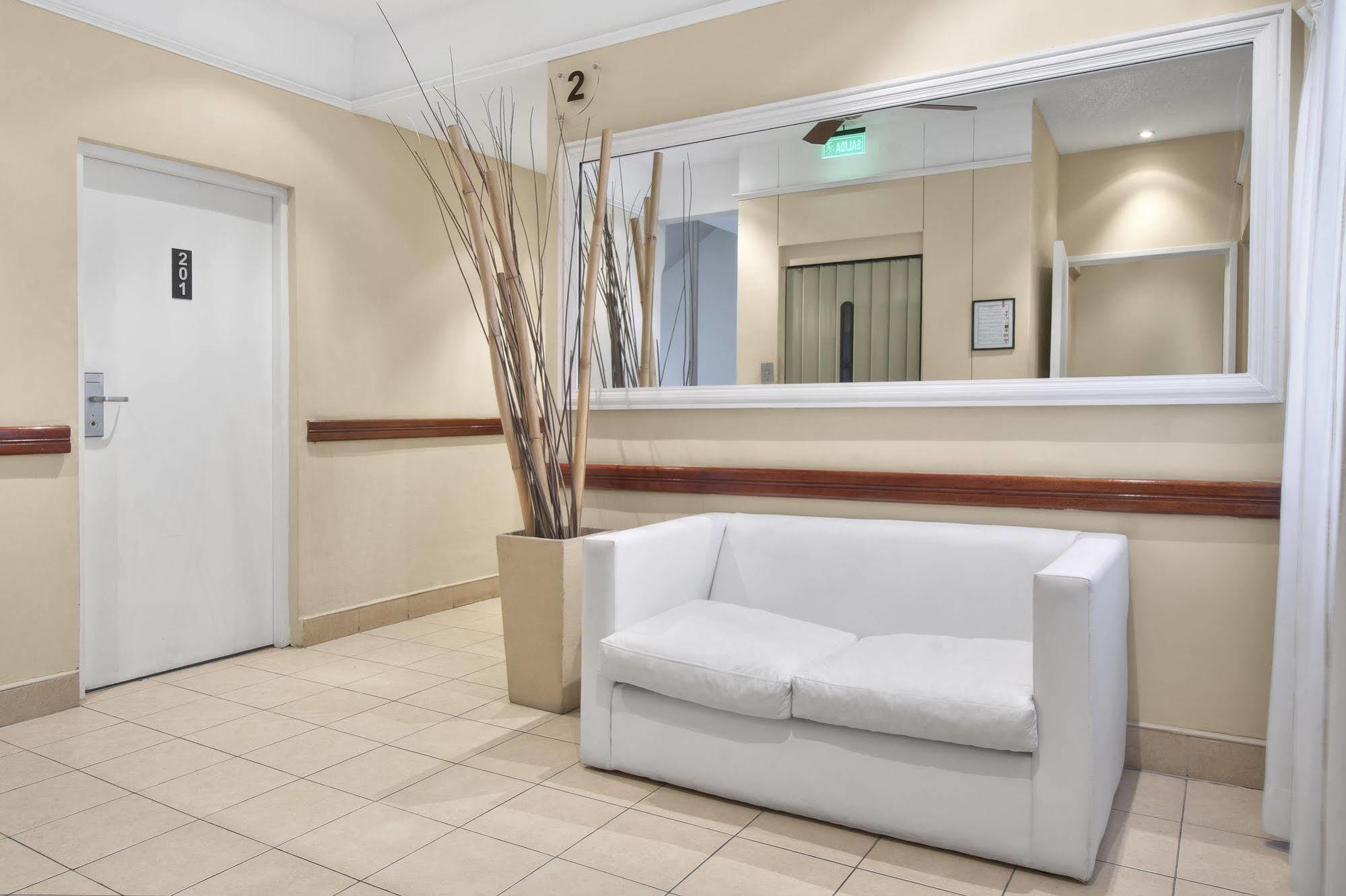 Hotel Milan Buenos Aires Esterno foto